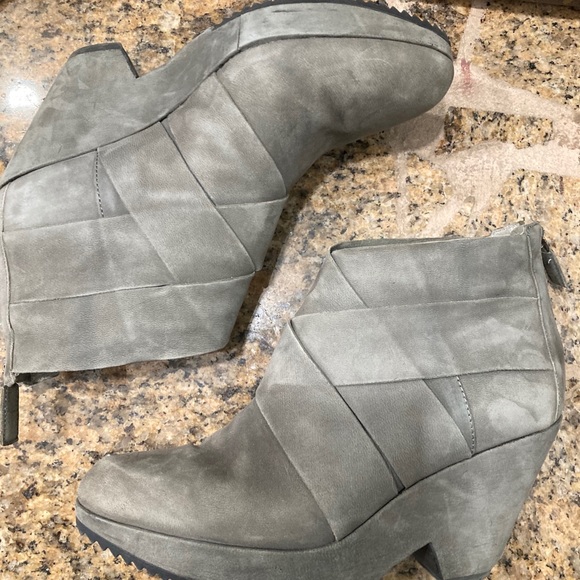 Eileen Fisher gray suede ankle boot - Picture 3 of 6
